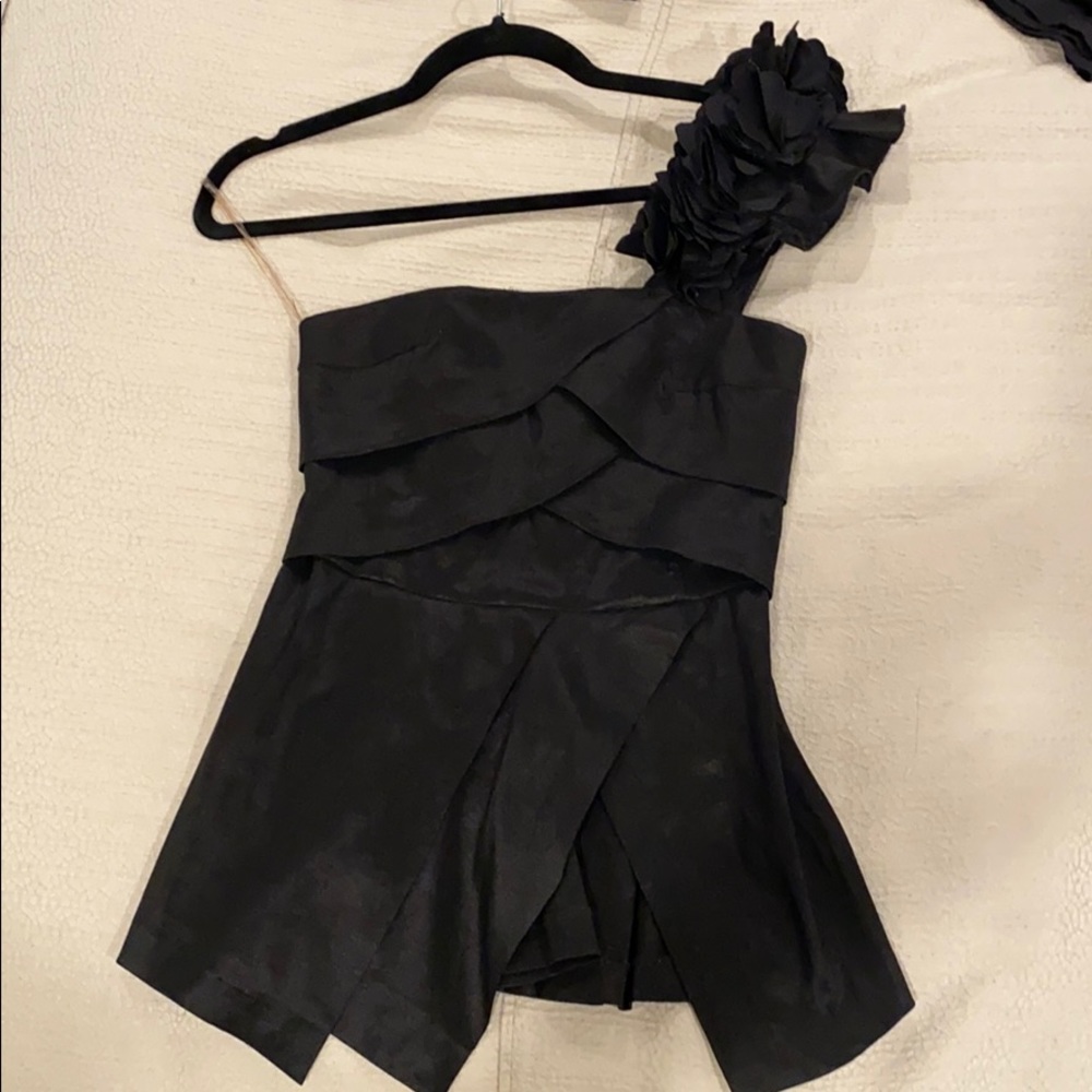 NWOT Forever 21 flower detail one shoulder top